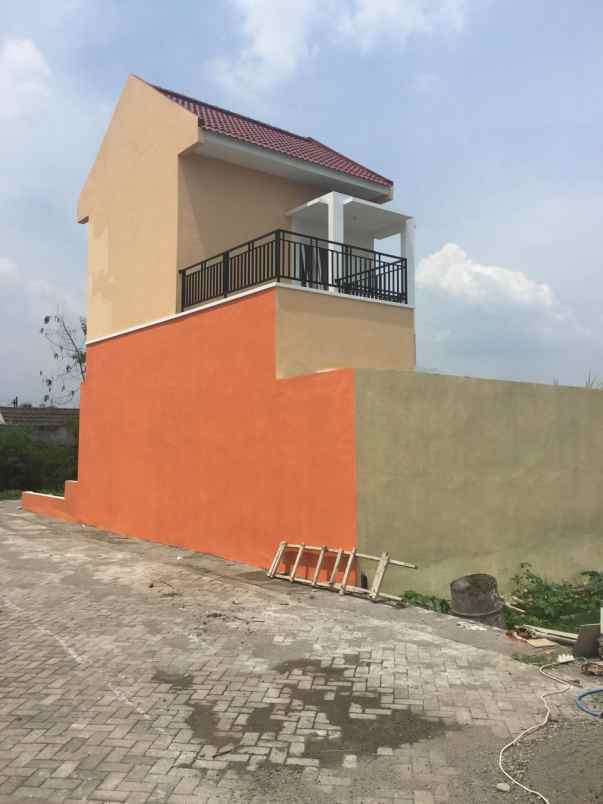 dijual rumah modern 2lantai di kediri