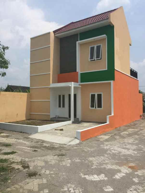 dijual rumah modern 2lantai di kediri