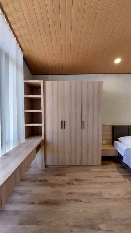 dijual rumah mulyosari