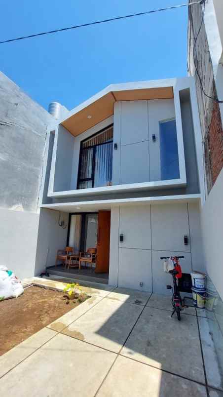 dijual rumah mulyosari