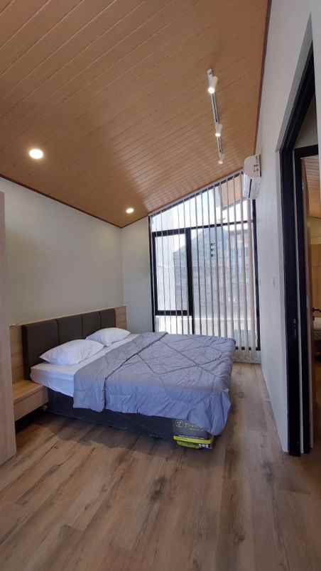 dijual rumah mulyosari