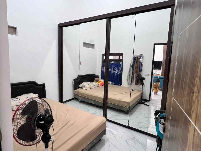 dijual rumah mulyosari utara