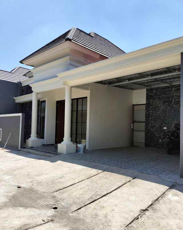 dijual rumah ngemplak