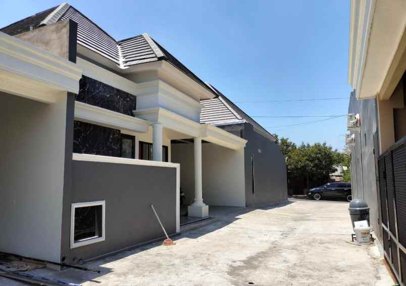 dijual rumah ngemplak