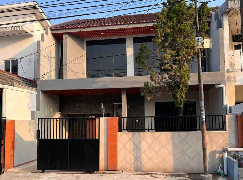 dijual rumah nginden intan timur