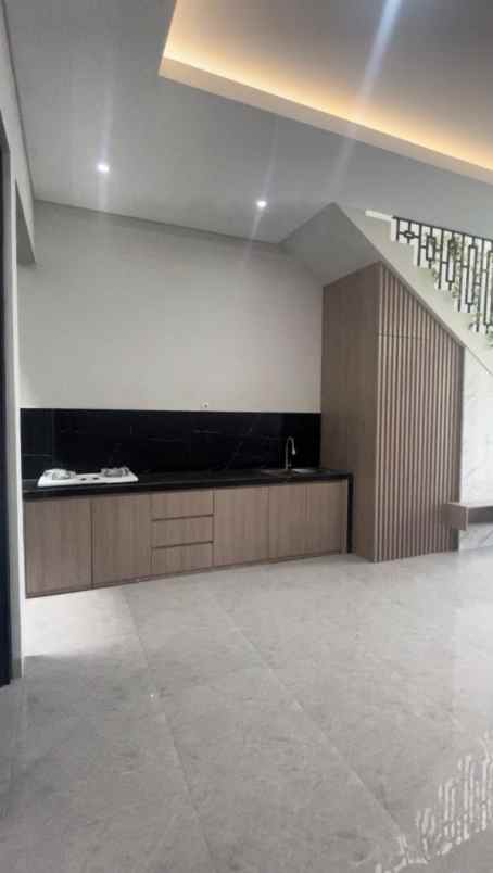 dijual rumah nirwana