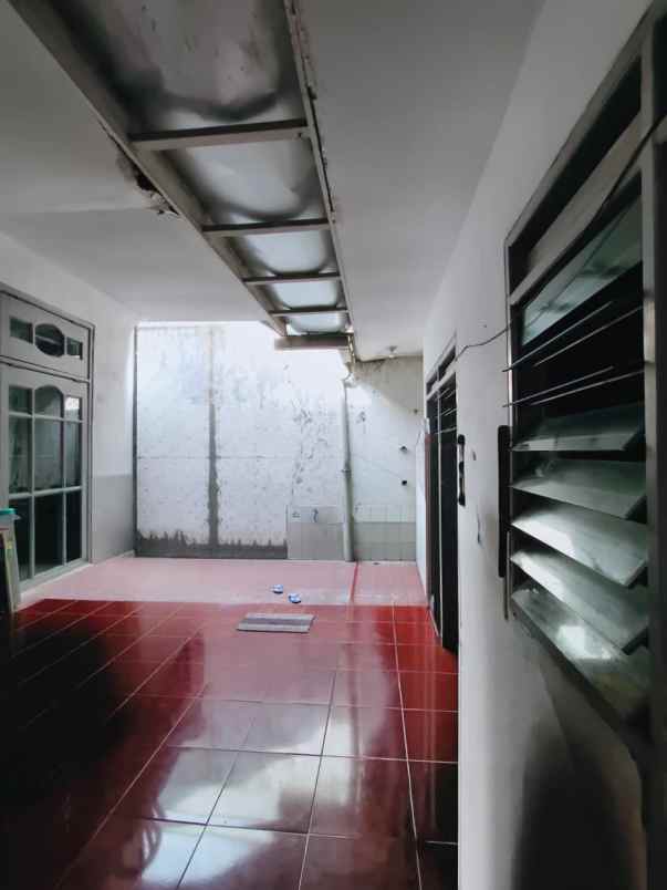 dijual rumah nirwana eksekutif