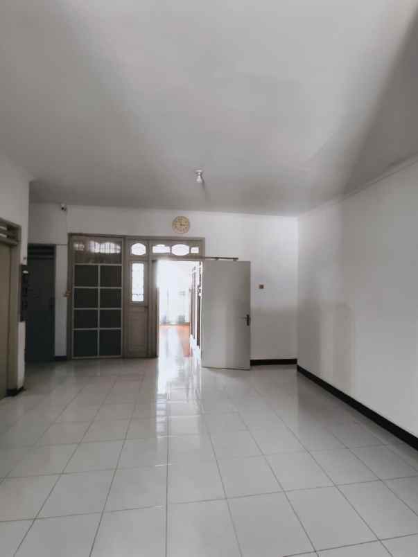 dijual rumah nirwana eksekutif