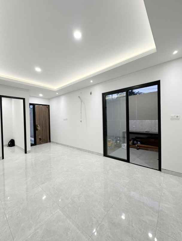 dijual rumah nirwana eksekutif