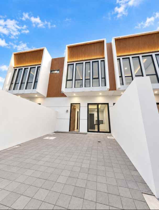 dijual rumah nirwana eksekutif