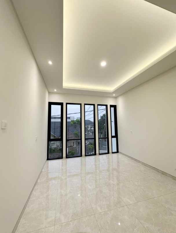 dijual rumah nirwana eksekutif