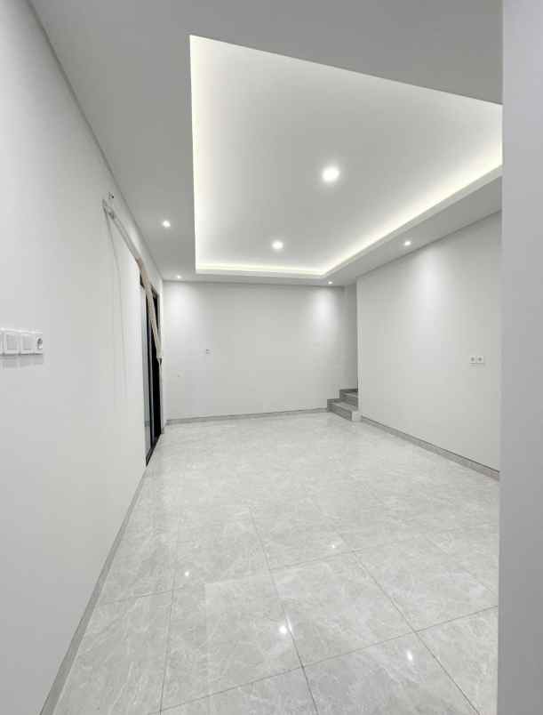 dijual rumah nirwana eksekutif