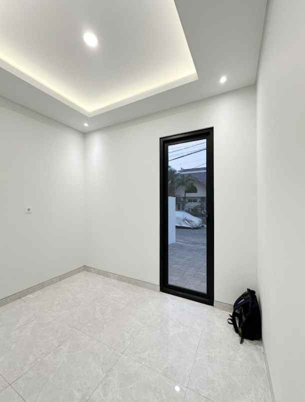 dijual rumah nirwana eksekutif