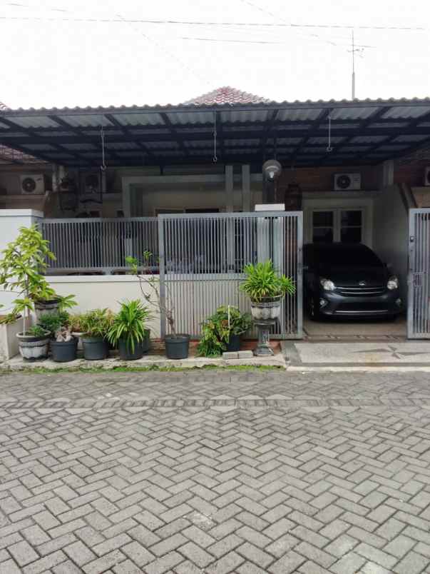 dijual rumah nirwana regency