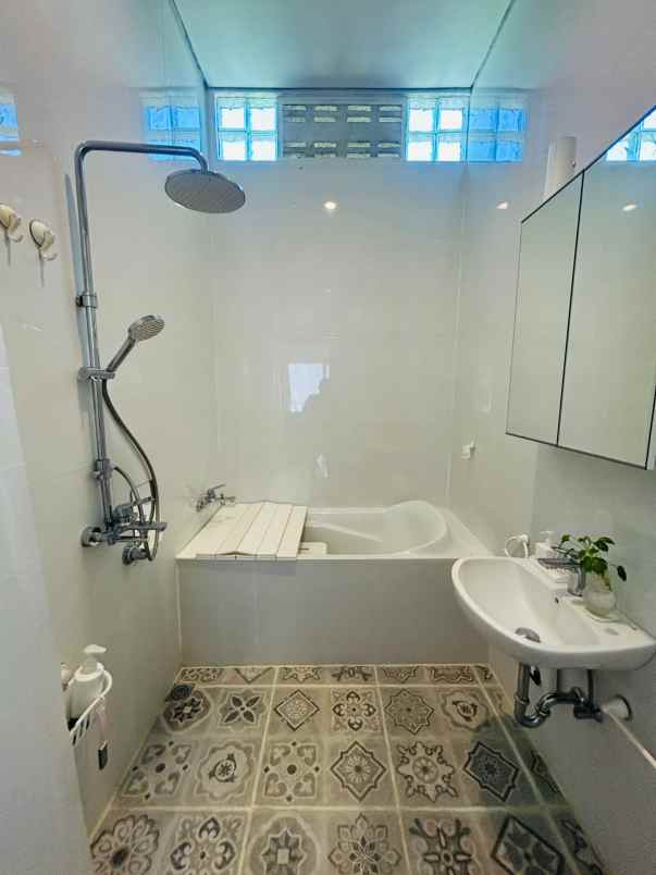 dijual rumah nusa dua