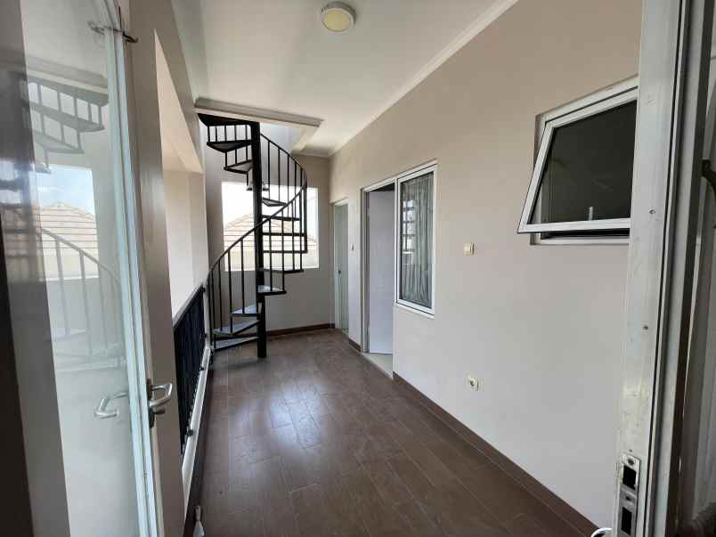 dijual rumah nyaman di bukit golf cibubur