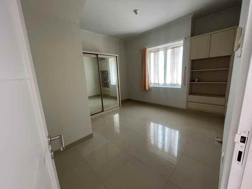 dijual rumah nyaman di bukit golf cibubur