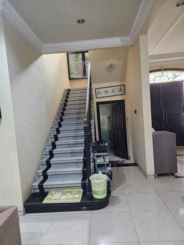 dijual rumah pakuwon city
