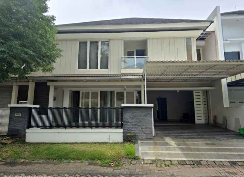 dijual rumah pakuwon city