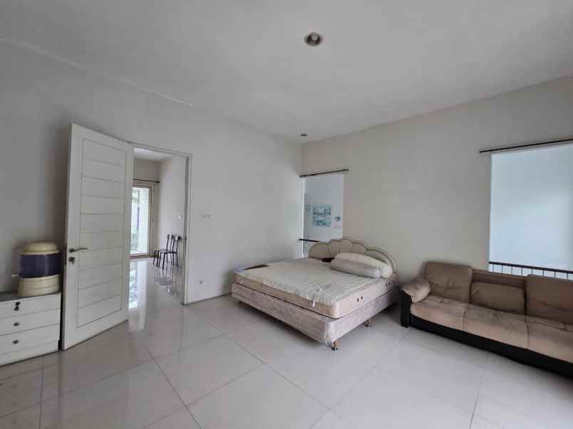 dijual rumah pakuwon city