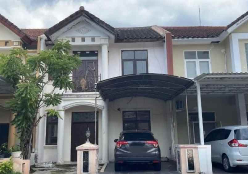 dijual rumah pakuwon city
