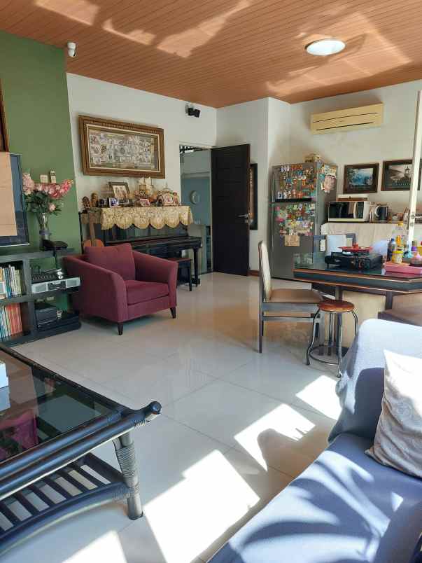 dijual rumah pakuwon city