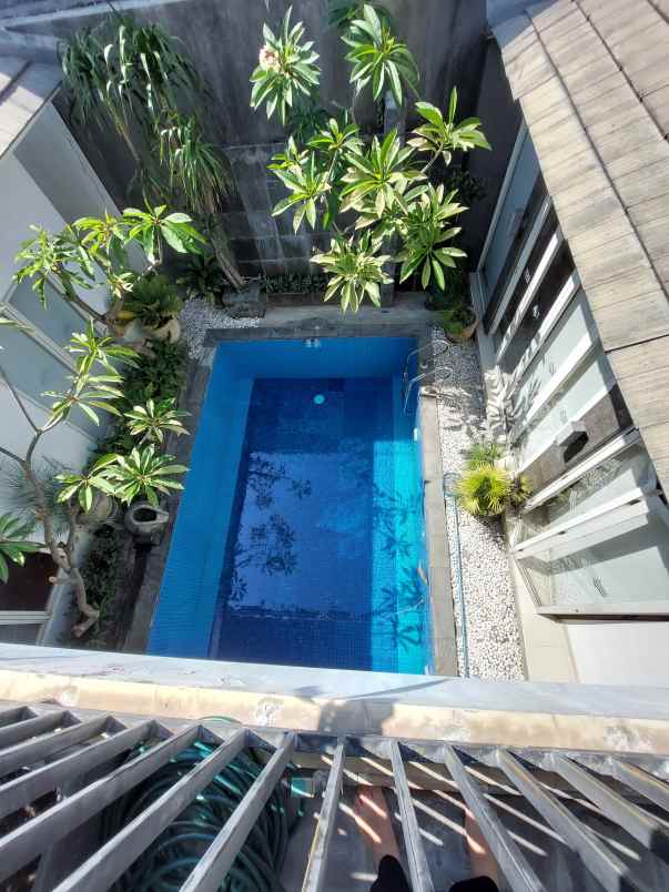 dijual rumah pakuwon city