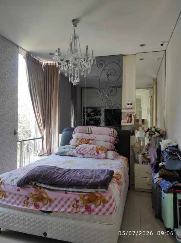 dijual rumah pakuwon city