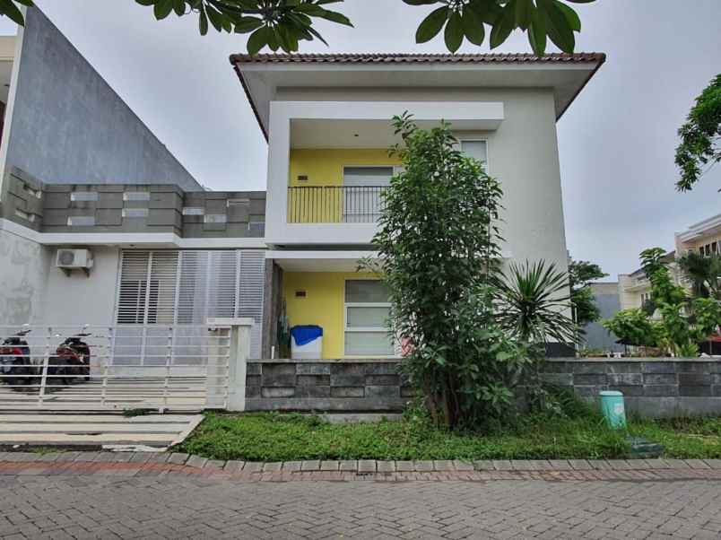 dijual rumah pakuwon city long beach