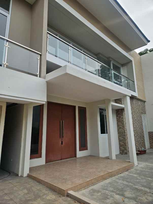 dijual rumah pakuwon city san antonio