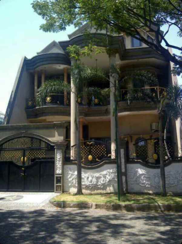 dijual rumah pakuwon city villa royal