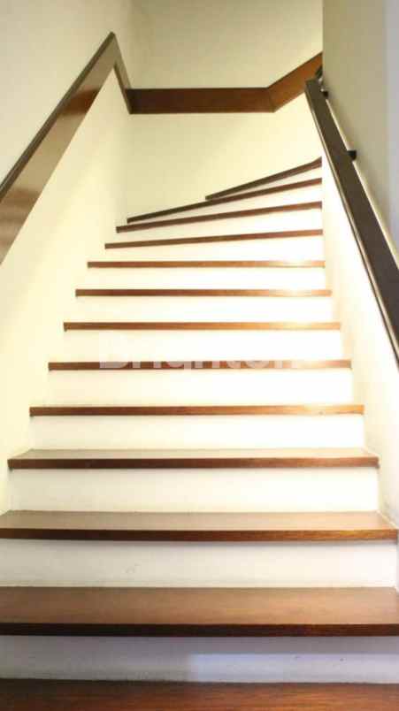 dijual rumah pakuwon city westwood