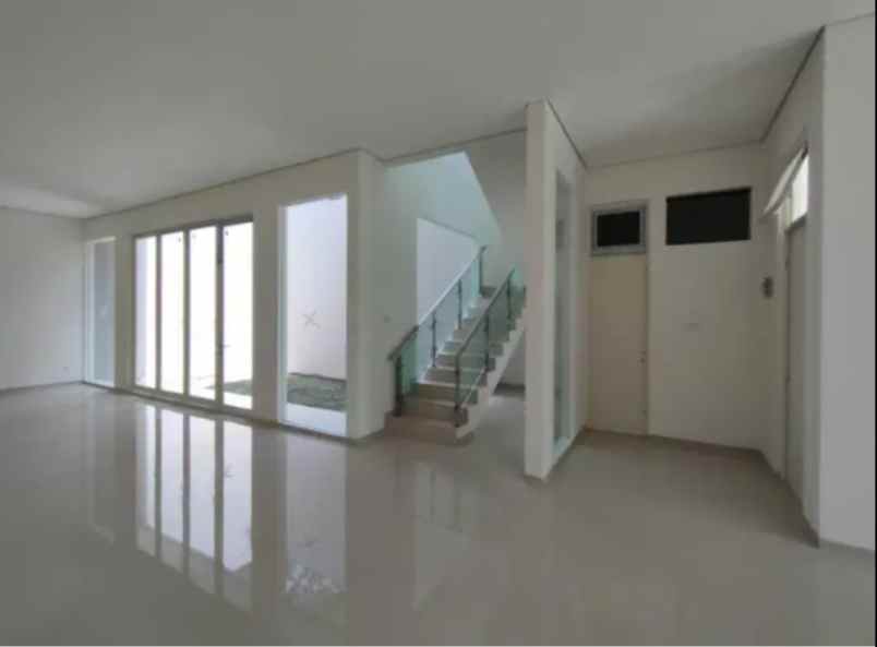 dijual rumah pakuwon indah imperial golf