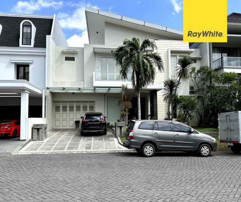dijual rumah pakuwon indah vila bukit