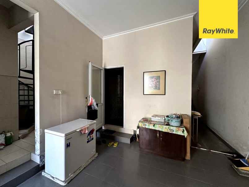 dijual rumah pakuwon indah vila bukit