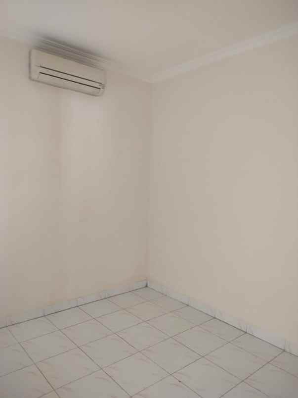 dijual rumah palem semi