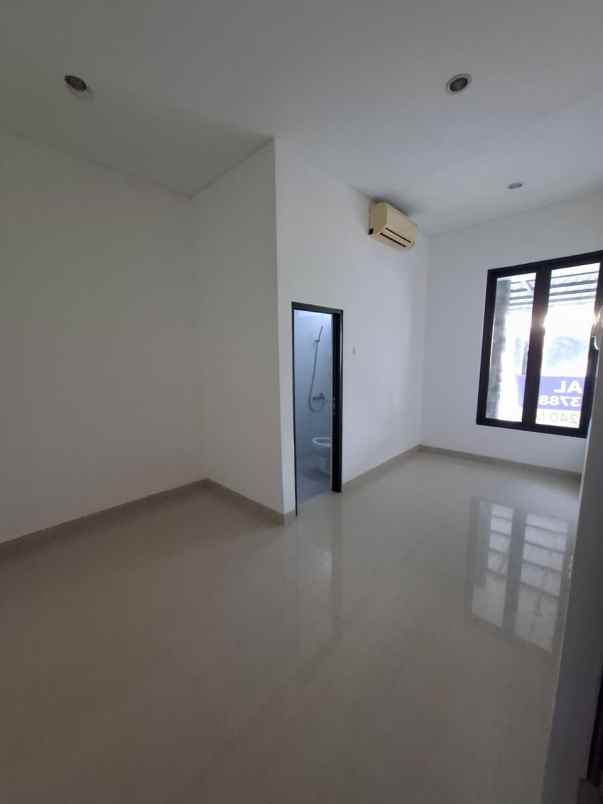 dijual rumah palm beach pakuwon city