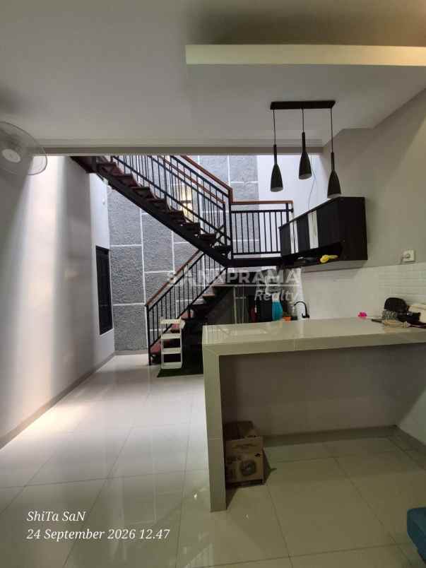 dijual rumah pancoran mas depok