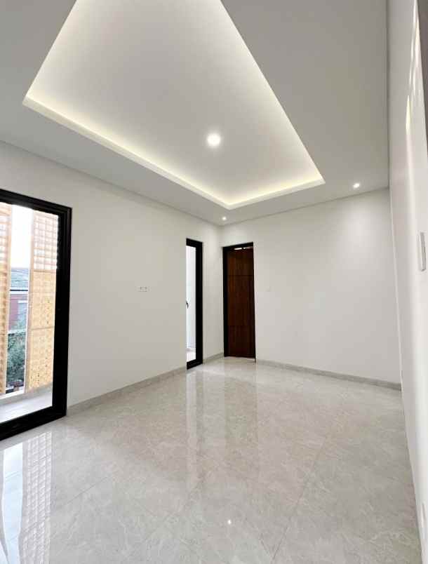 dijual rumah panjang jiwo