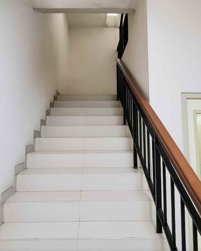 dijual rumah permata puri media kel