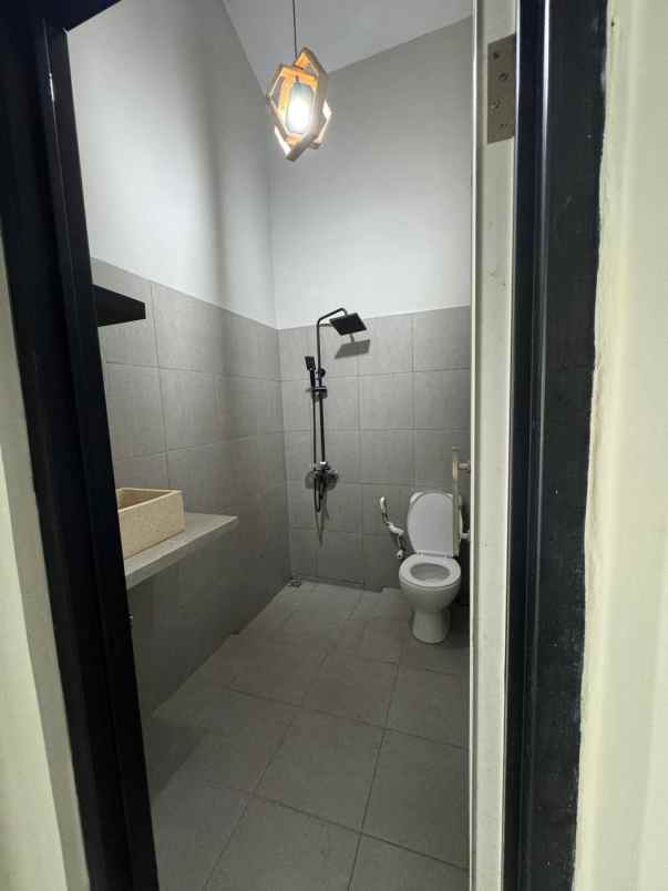 dijual rumah perum poin mas pancoran