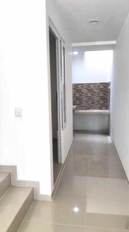 dijual rumah perumahan gading griya