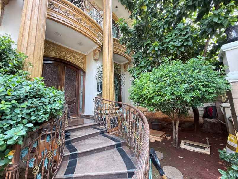 dijual rumah perumahan gading kusuma