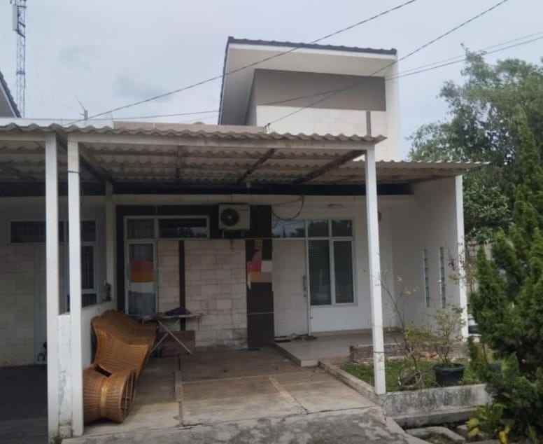 dijual rumah perumahan metland