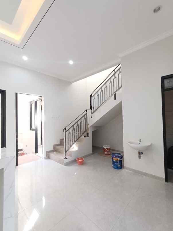 dijual rumah perumahan nirwana