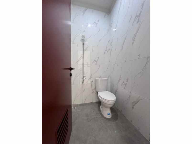 dijual rumah perumahan persada