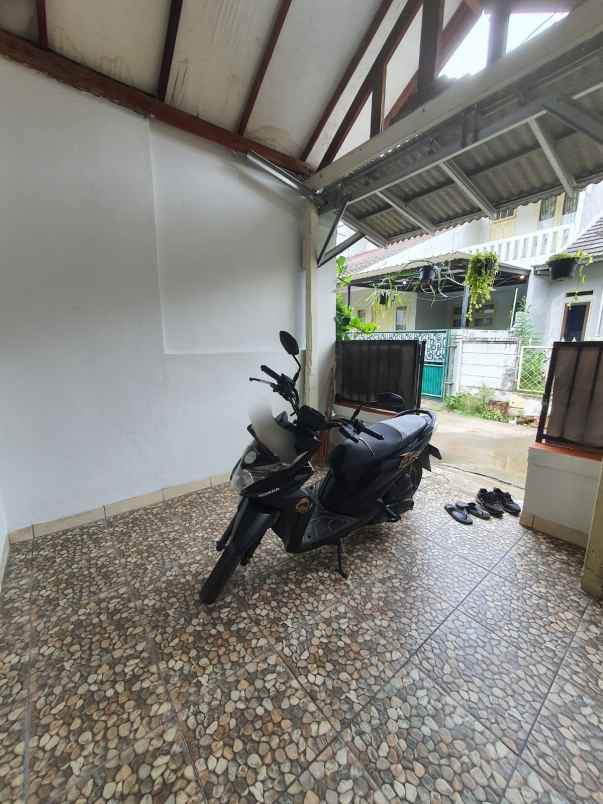 dijual rumah pondok aren