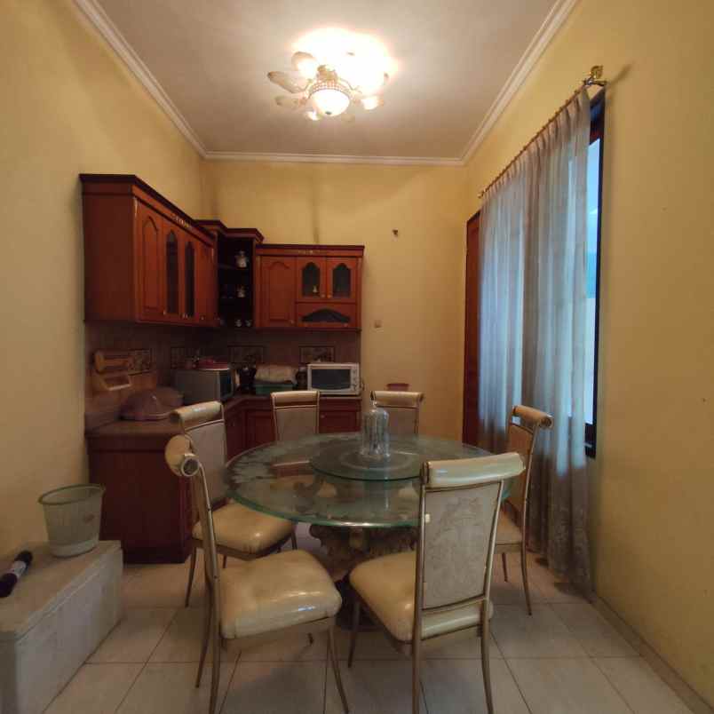 dijual rumah pucang