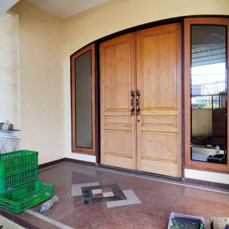dijual rumah pucang