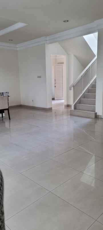 dijual rumah puri galaxy